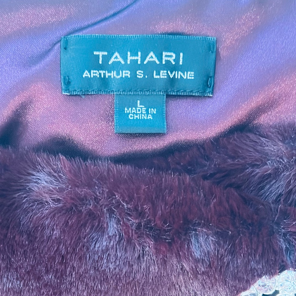 TAHARI ~ By Arthur S. Levine Plush Faux Fur Capelet with Brooch - Deep Burgundy - Picture 3 of 9